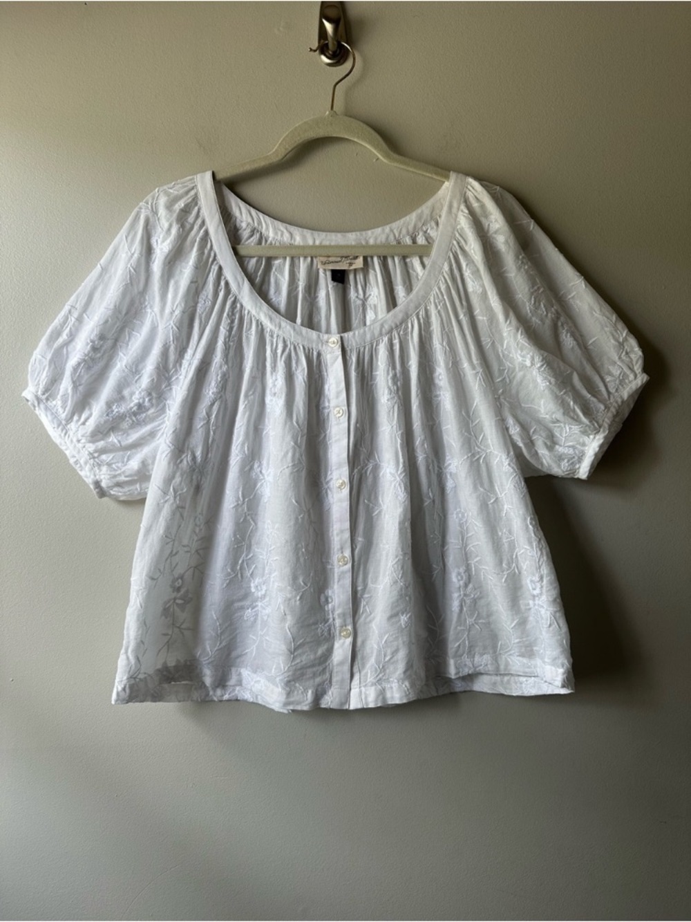 Express White Embroidered Button-Front Puff Sleeve Blouse